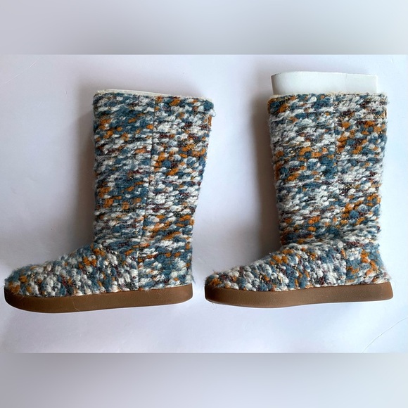 Women’s Size 8 Toasty Tails Wool Boots - Picture 3 of 5